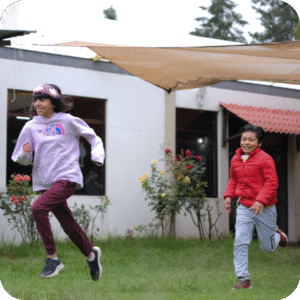 waldorf niños corriendo